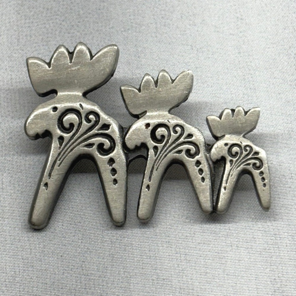 R. Tennesmed Brooch Unisex OS Silver Excellent Swedish Pewter Moose Family Pin
